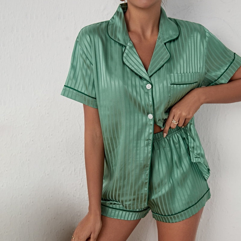 Chic und Stil | Satin Pajama Set for Women Loungewear 6